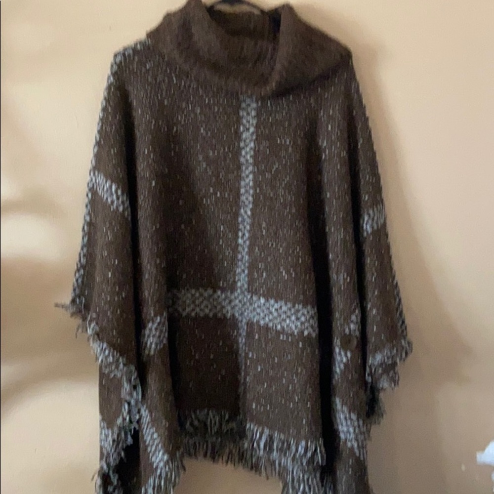 Yaira poncho sweater